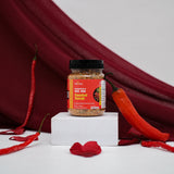 Jar Sambal Matah Nusantara Mix Rub 100 gram di atas podium putih dengan cabai merah dan kain merah marun